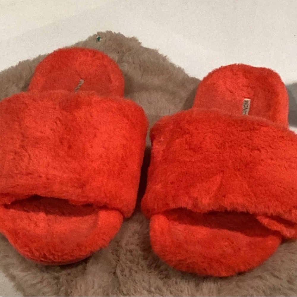 Vionic Women's Red Fuzzy Slippers